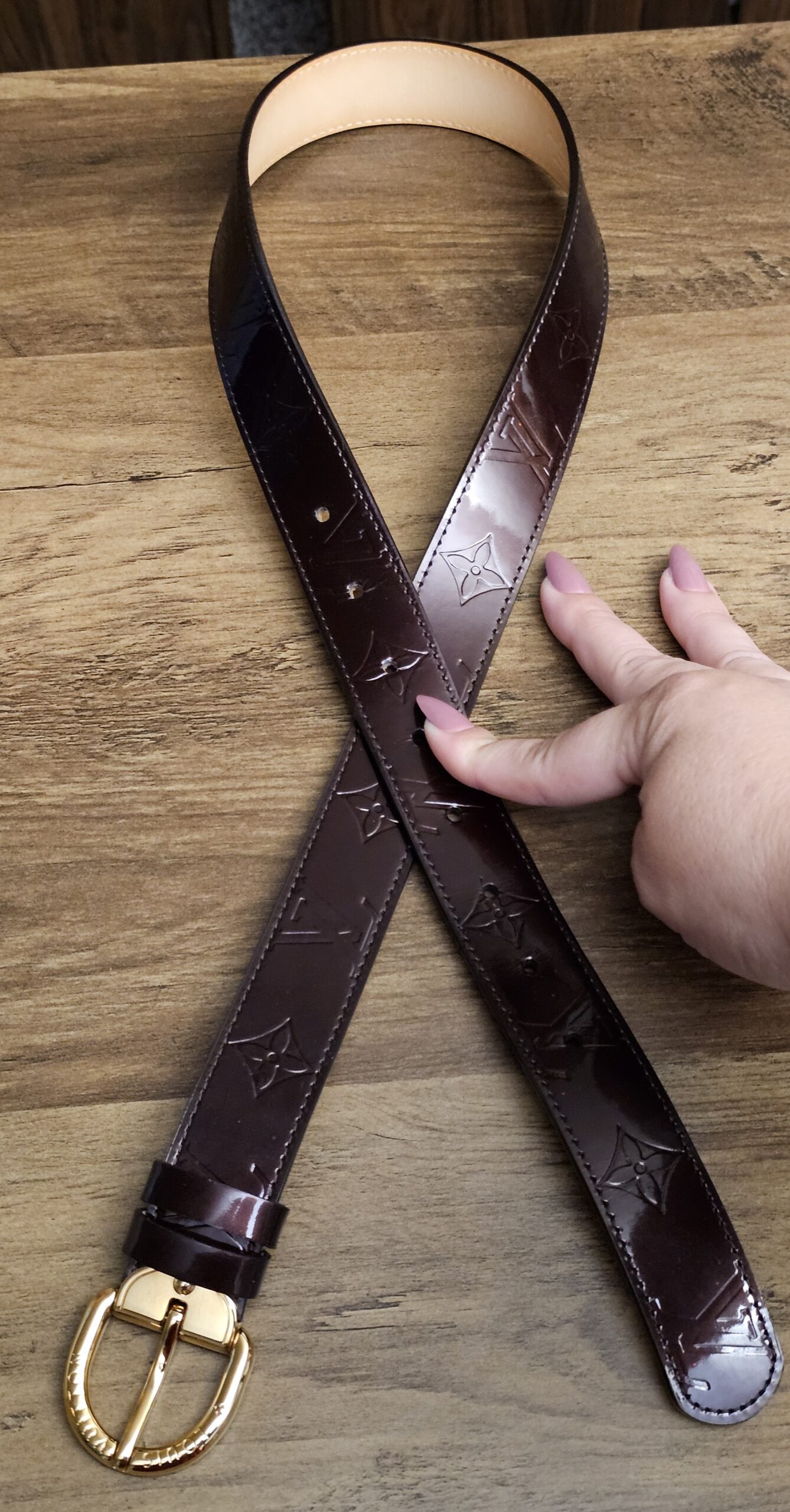Full length of the Amarante Vernis side of the belt