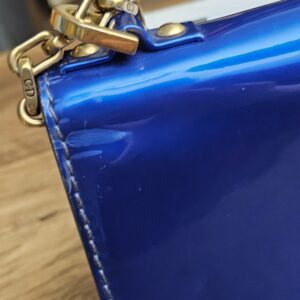 Side corner of the bag with the chain attachment