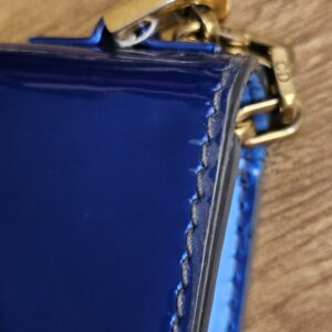 Side edge of the patent bag with stitching