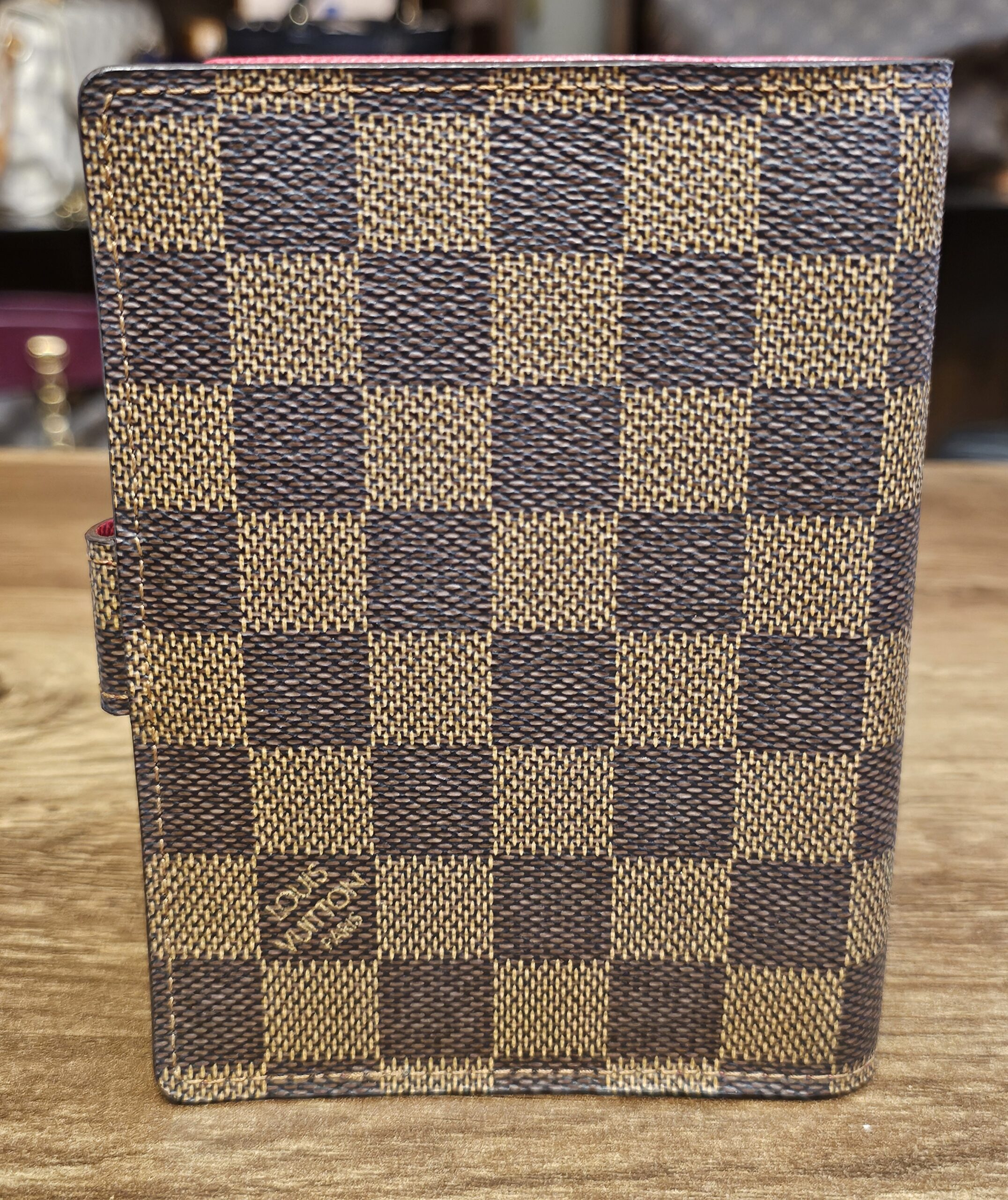 Reverse of the Damier Ebene Koala agenda cover