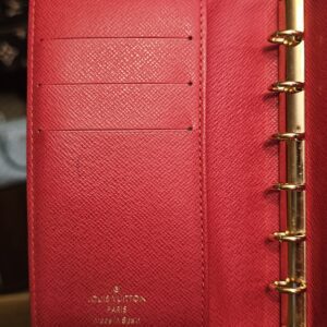 Card slots beside the gold-tone rings