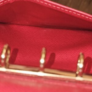 Close-up of the gold-tone agenda rings