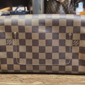 Reverse of the Damier Ebene Favorite MM