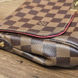 Side of the Favorite MM showing the red piping under the flap