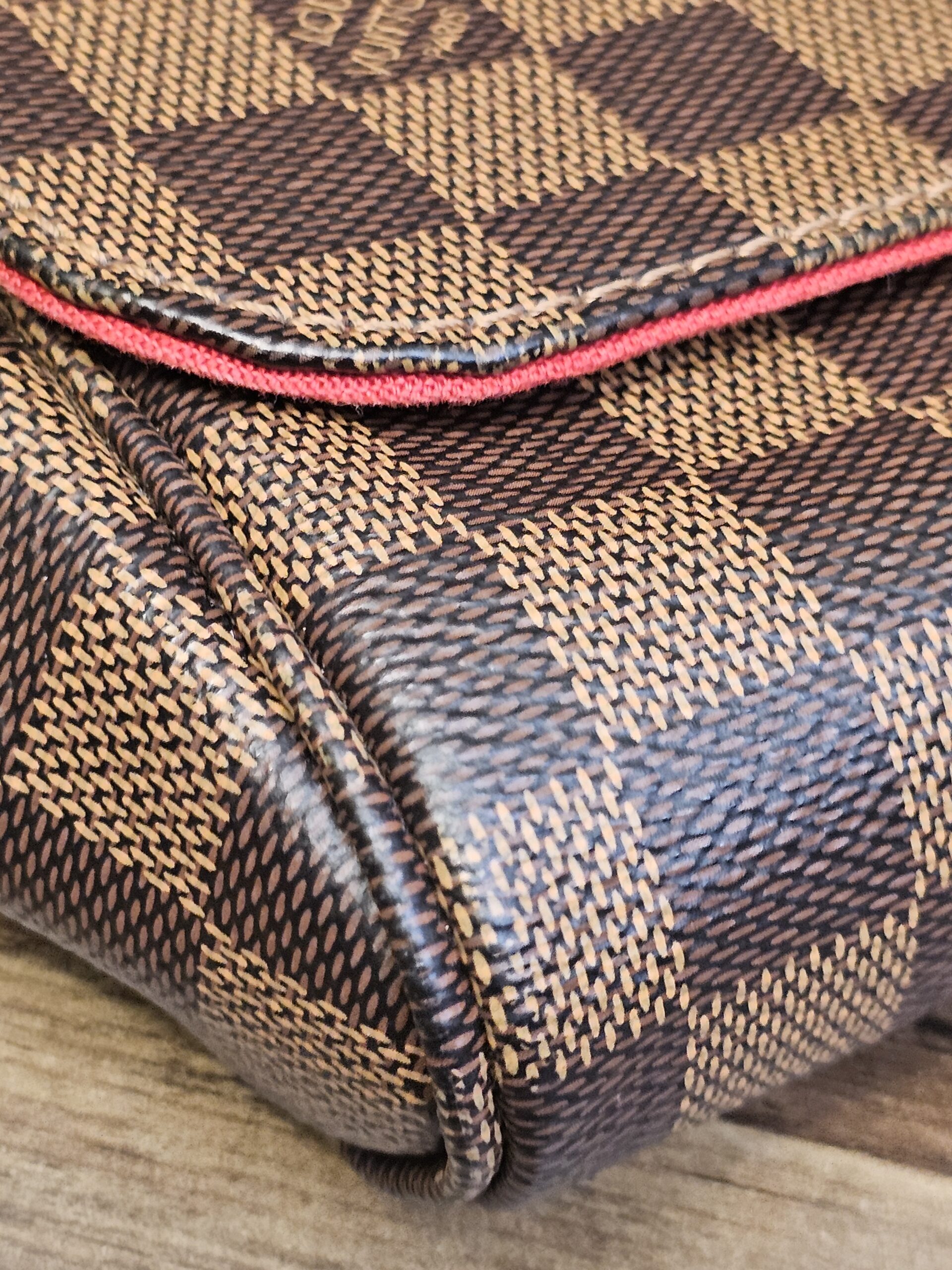 Second corner of the Damier Ebene canvas