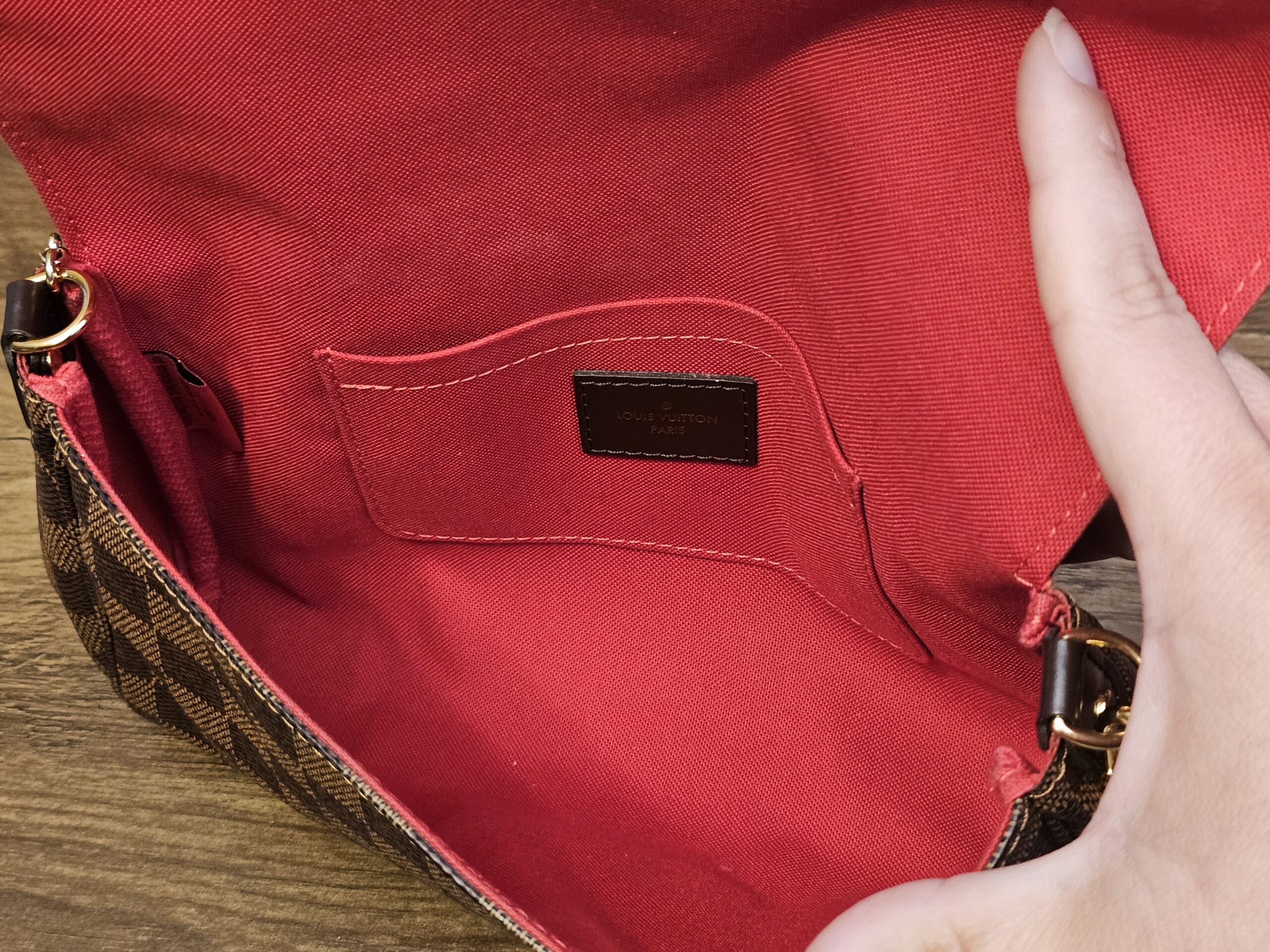 Interior slip pocket in the red lining
