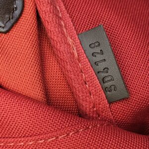 Date code SD4128 on the interior tab