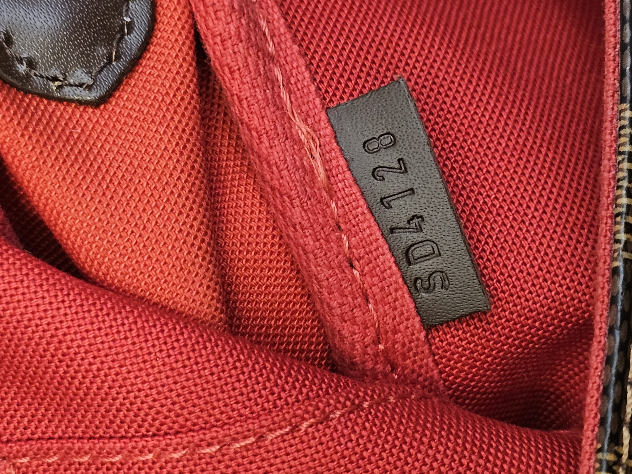 Date code SD4128 on the interior tab