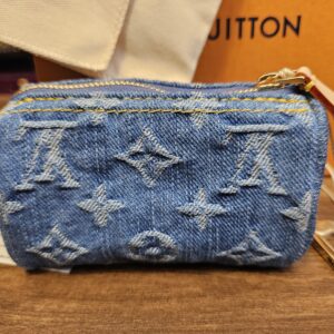 Side of the blue Monogram denim Speedy Trousse with the cowhide leather zip pull