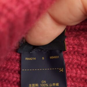 Care tag inside the beanie showing style code M94931 and size S