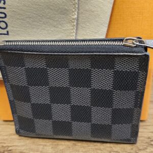 Damier Graphite Smart Wallet closed with the silver-tone zip pull in view