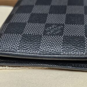 Back of the Damier Graphite Smart Wallet on the dust bag