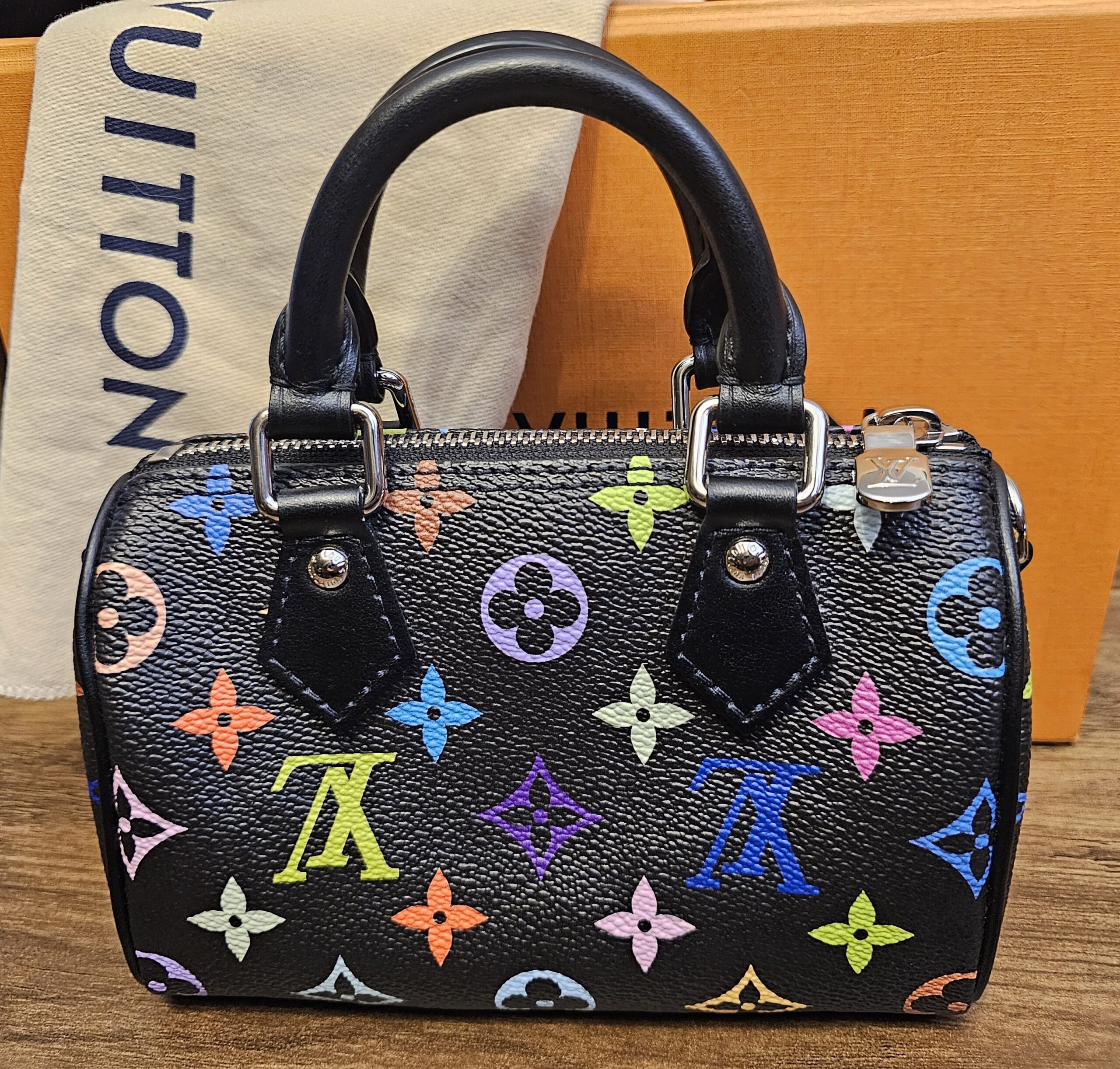 Nano Speedy with both rolled leather handles upright