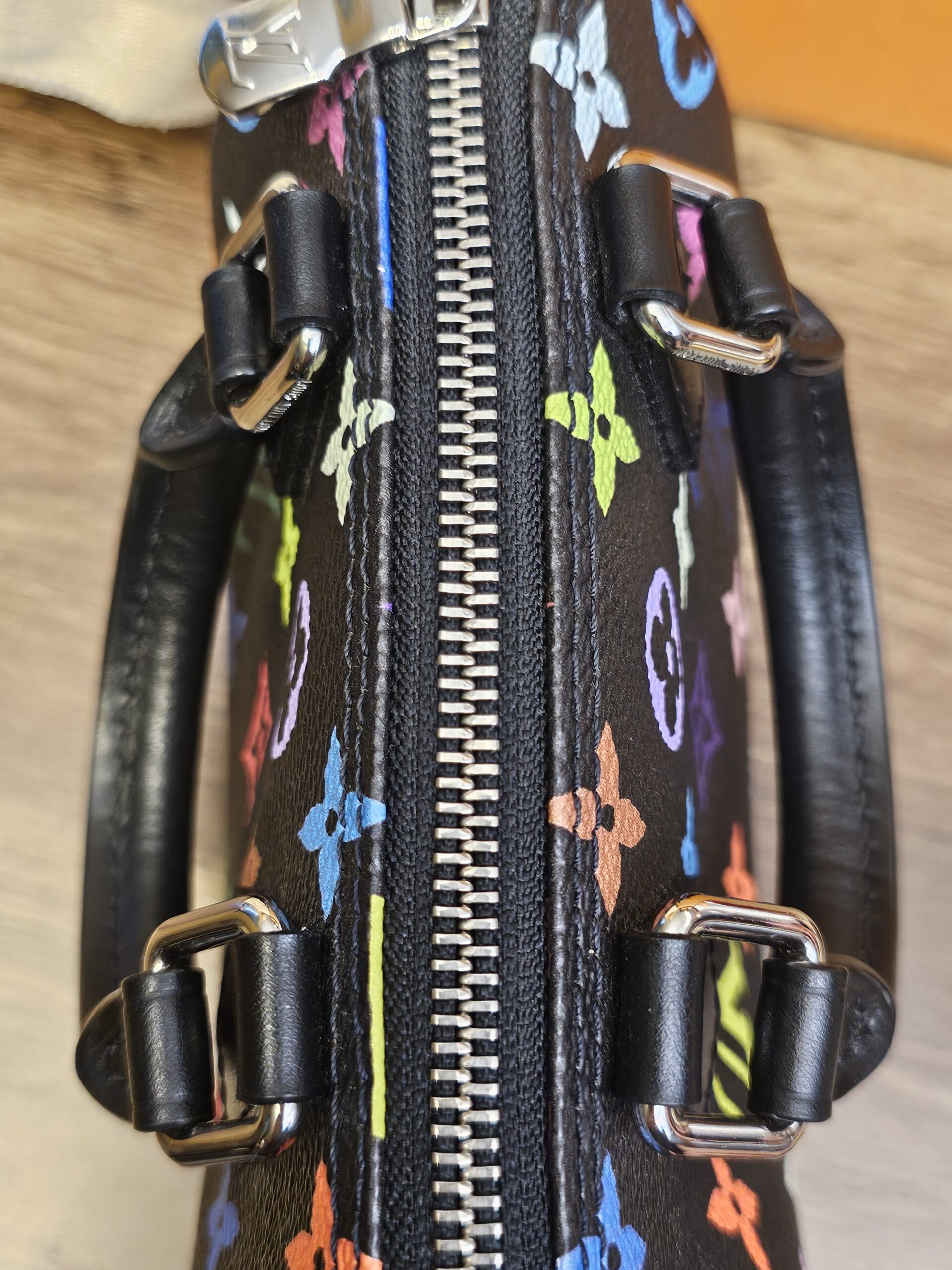 Close up of the zip track running between the handles