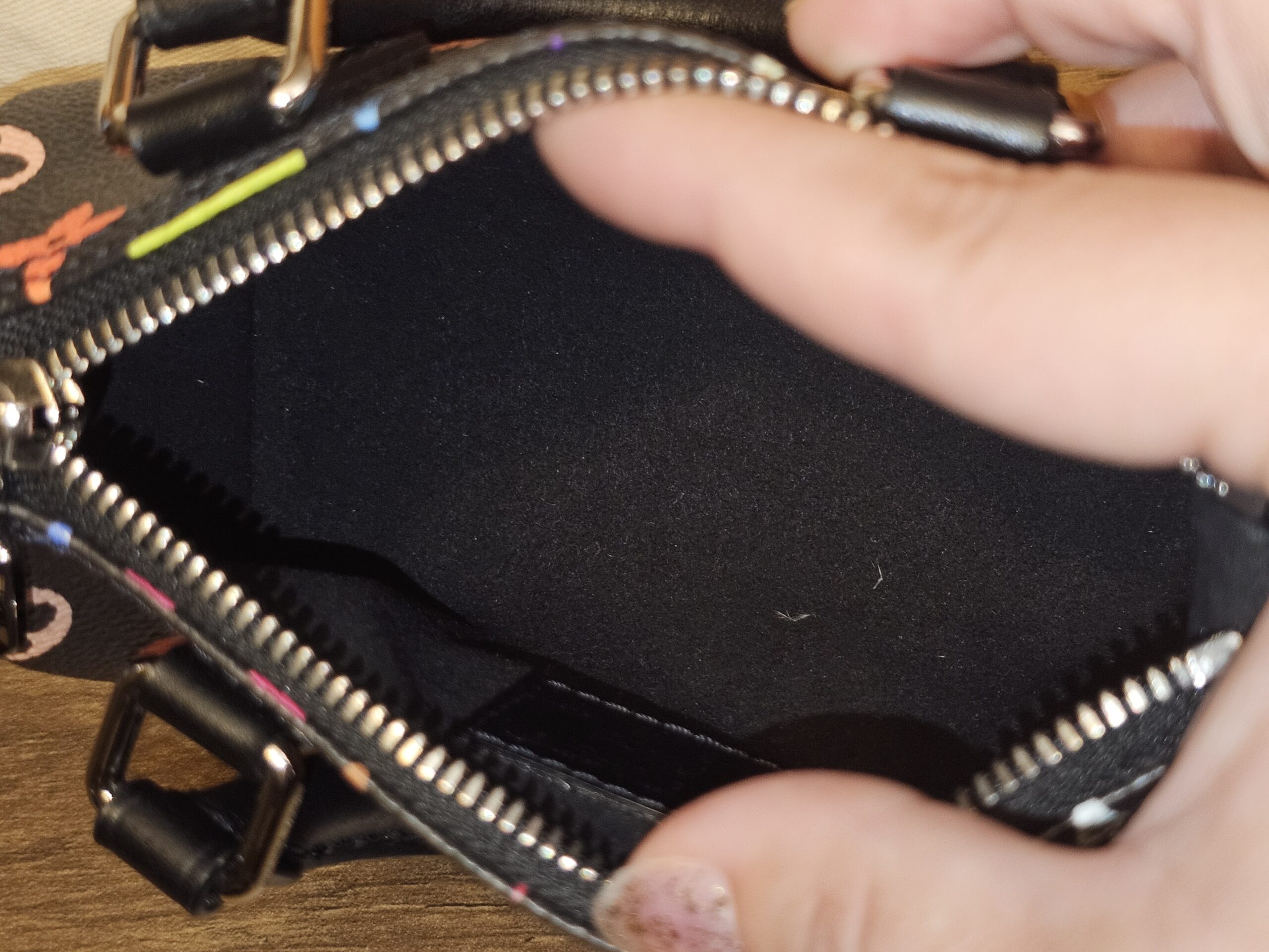 Interior of the Nano Speedy held open to show the black lining