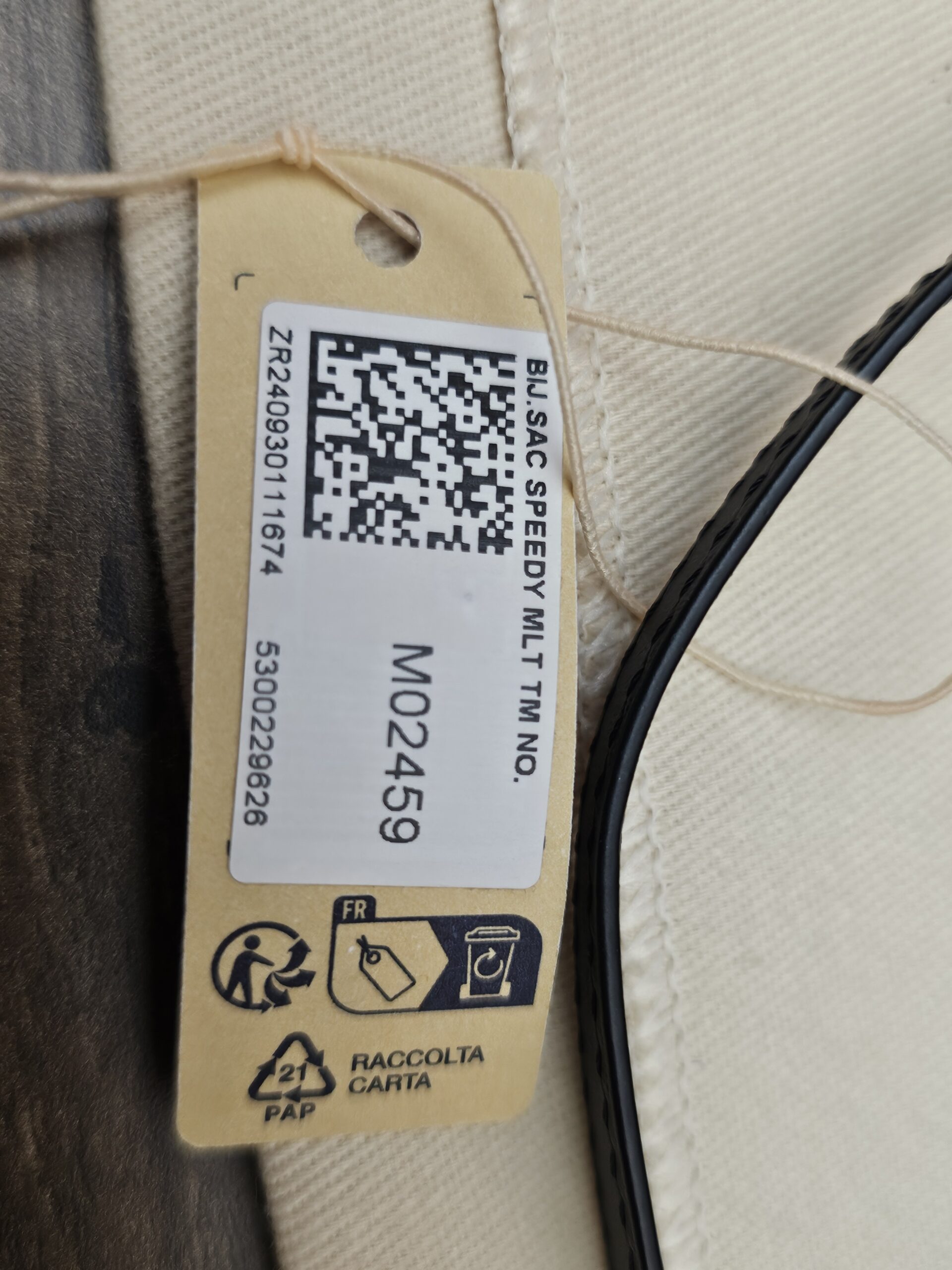 Retail tag reading style M02459