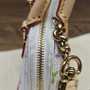 Other side profile with the gold-tone chain and clasp