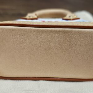 Base of the charm showing clean vachetta