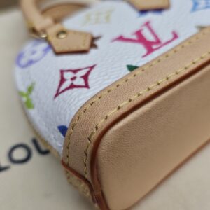 Close up of the vachetta trim on the other base corner