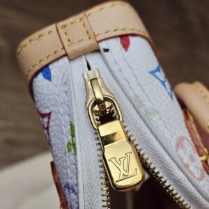 Close up of the gold-tone LV zip pull