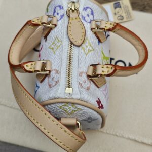 Overhead view along the zip with the strap