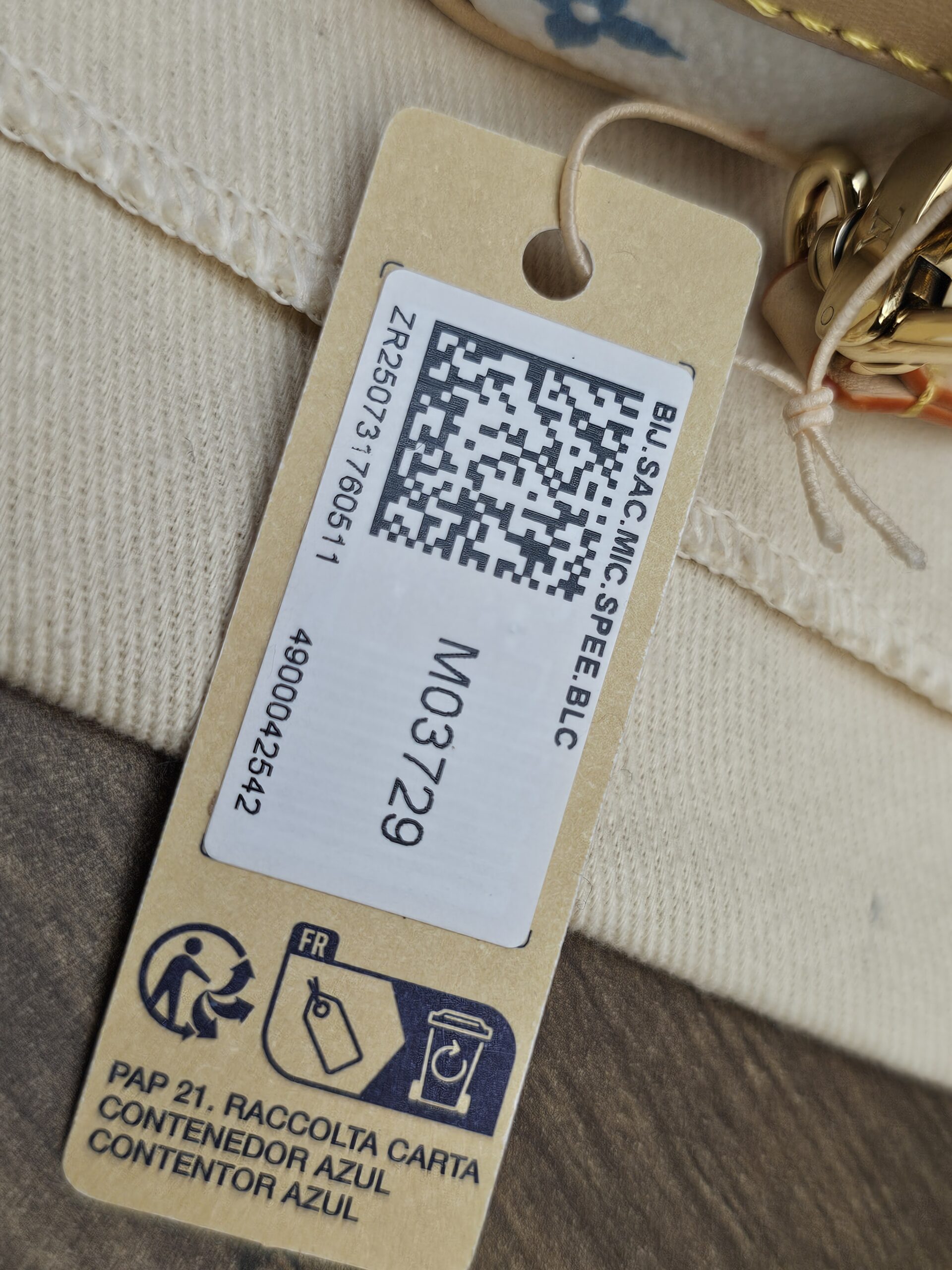 Retail tag reading style M03729