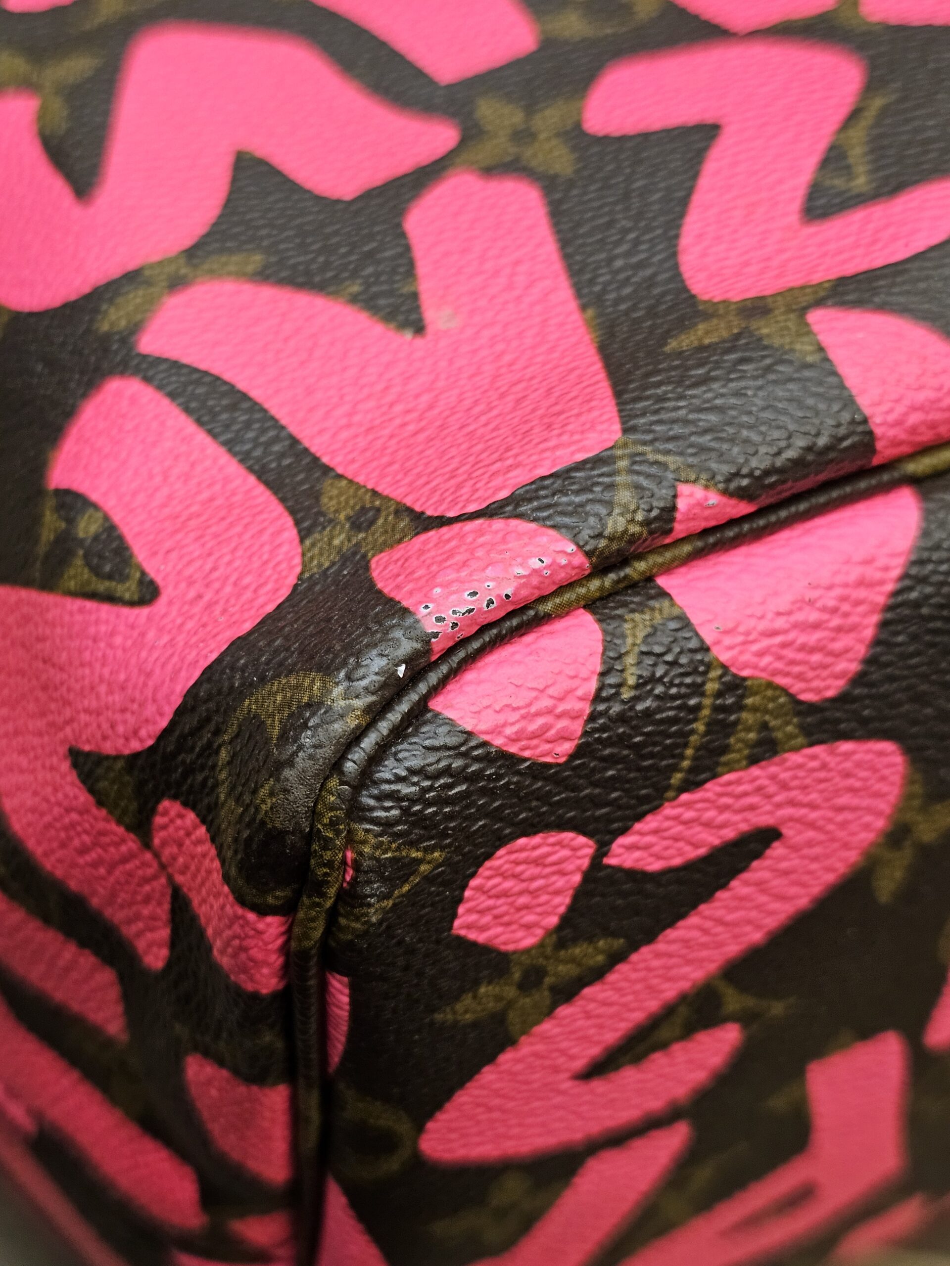 Close up of a base corner with print wear