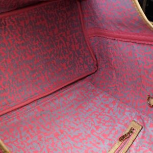 Interior base of the lining
