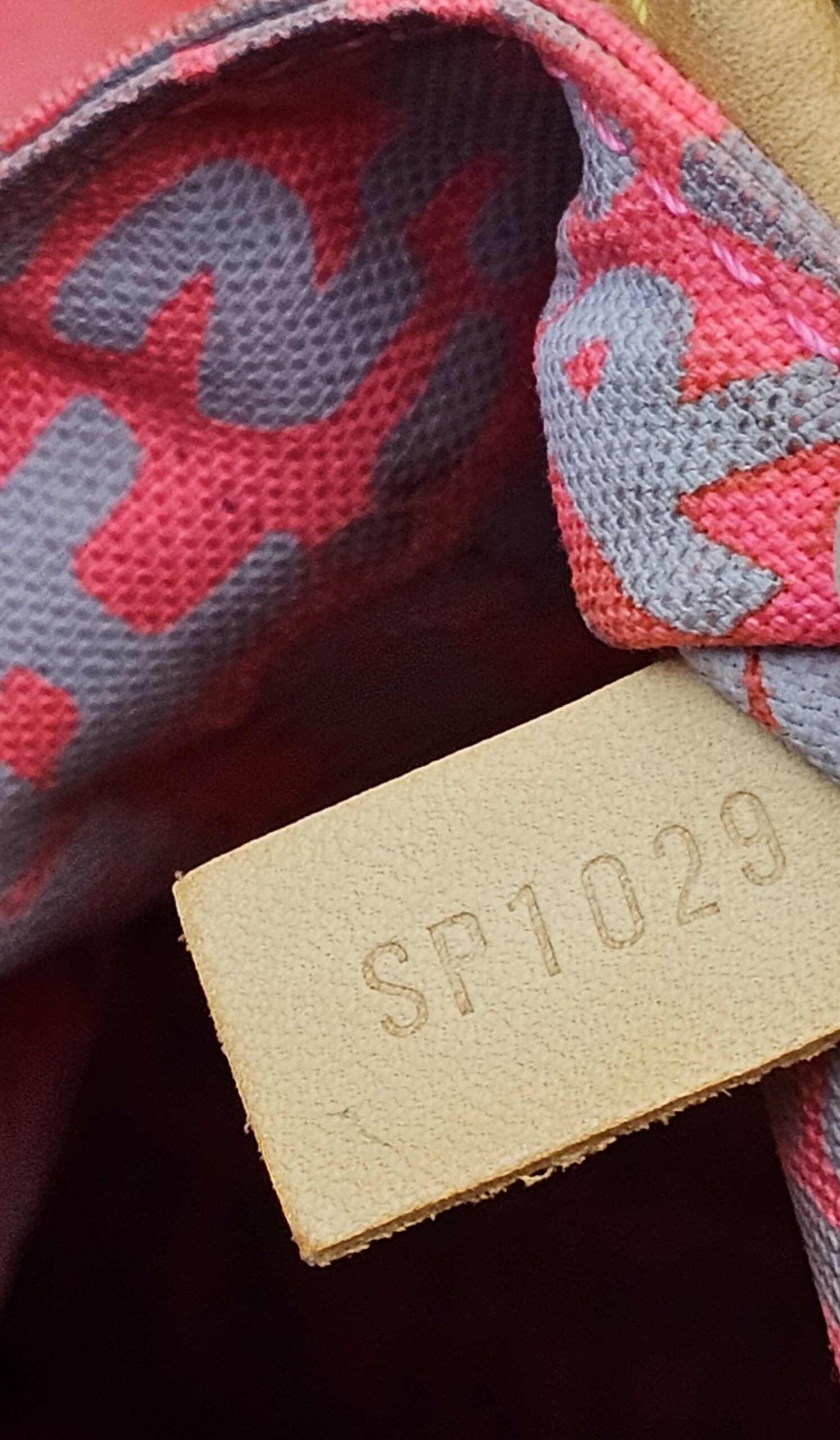 Date code SP1029 on the interior tab