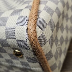 Close up of a base corner and braided trim