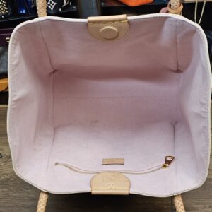 Interior overview with pink microfiber lining