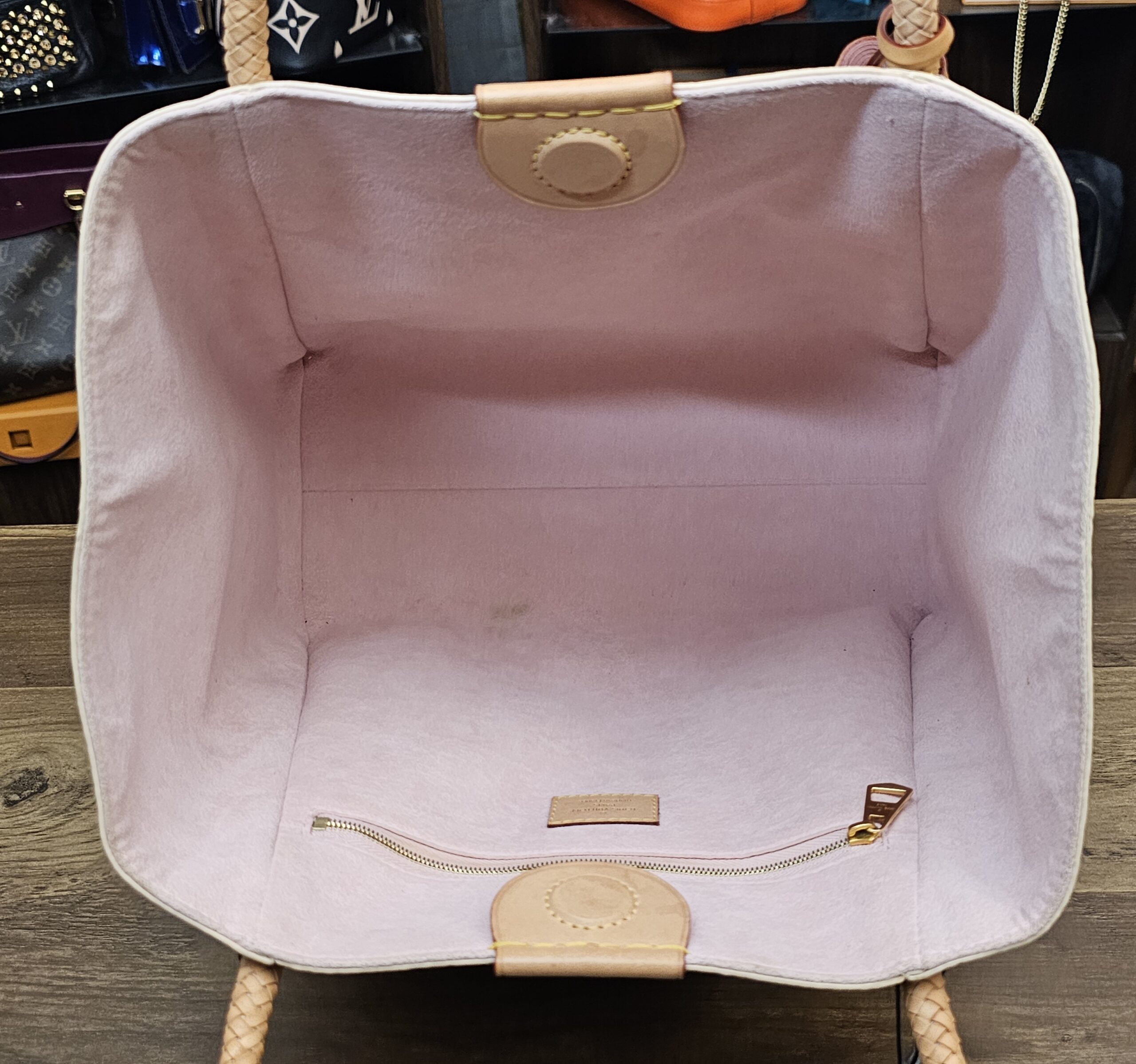 Interior overview with pink microfiber lining
