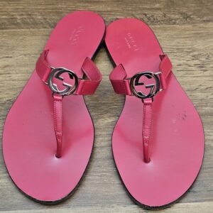 Gucci Thong Sandals Berry Size 38 - overhead view of the pair on a wooden table