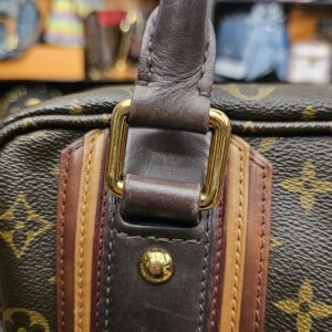 Close up of the other handle ring and leather stripes