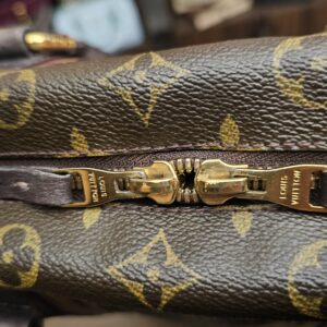 Gold-tone double zip pulls on top