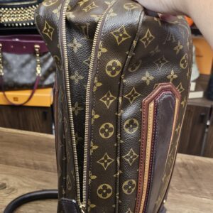 Side view with the leather stripe held up
