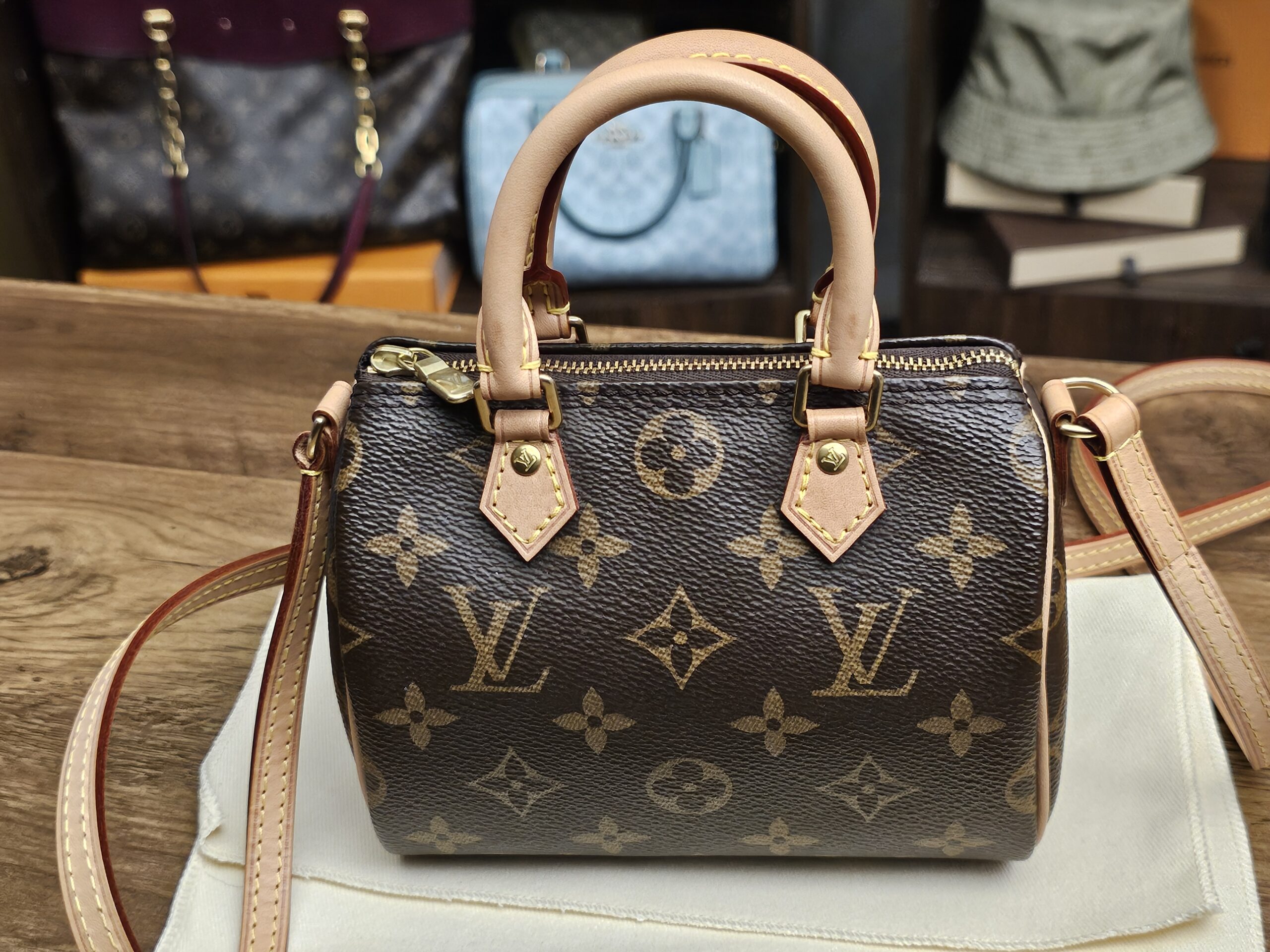 Three-quarter view with the shoulder strap