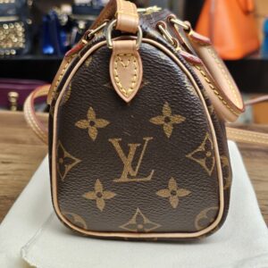 End panel with the vachetta handle tab