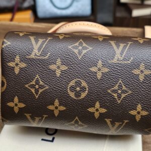 Base of the bag