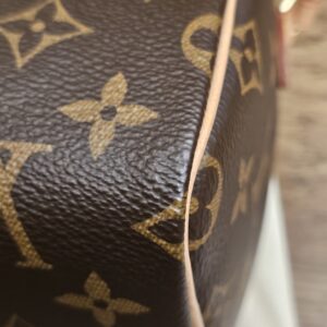 Close up of the piping along the end panel