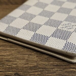 Edge and corner of the cover showing light rubbing