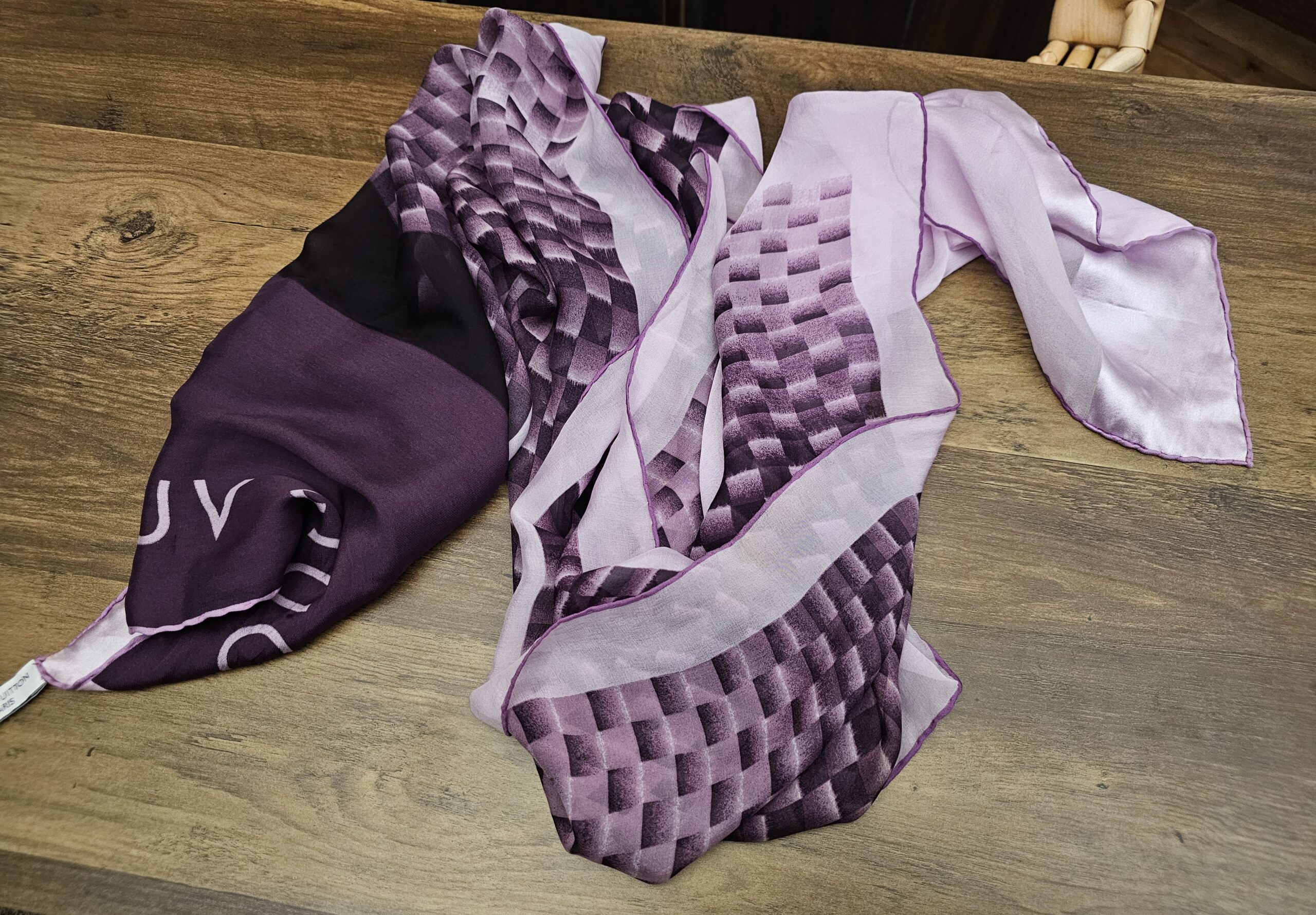 Louis Vuitton Étole Échiquier Silk Stole purple