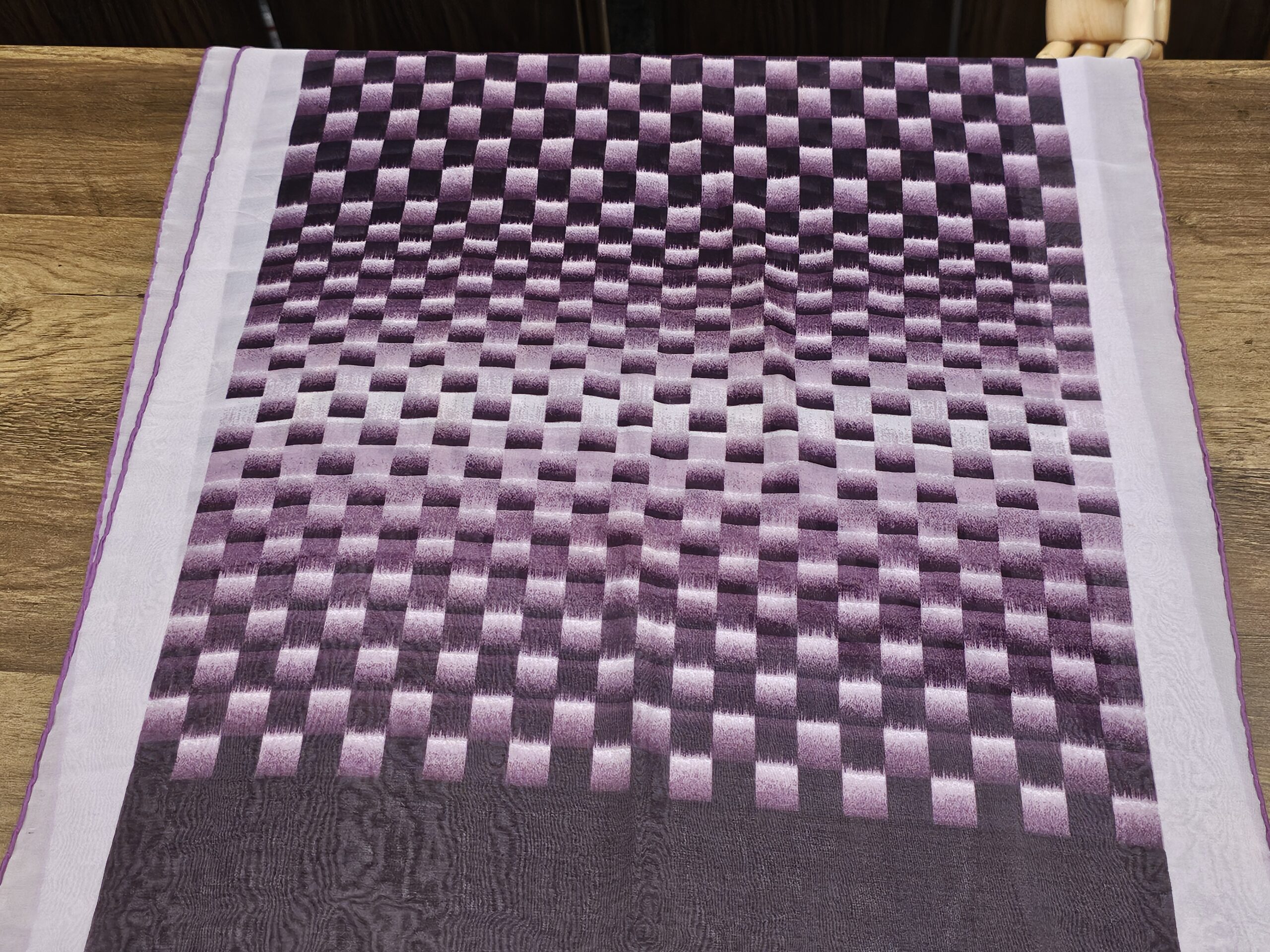 Louis Vuitton Étole Échiquier Silk Stole purple - Image 8