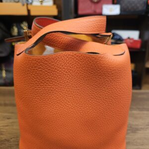 Other side of the bucket bag in orange grained leather