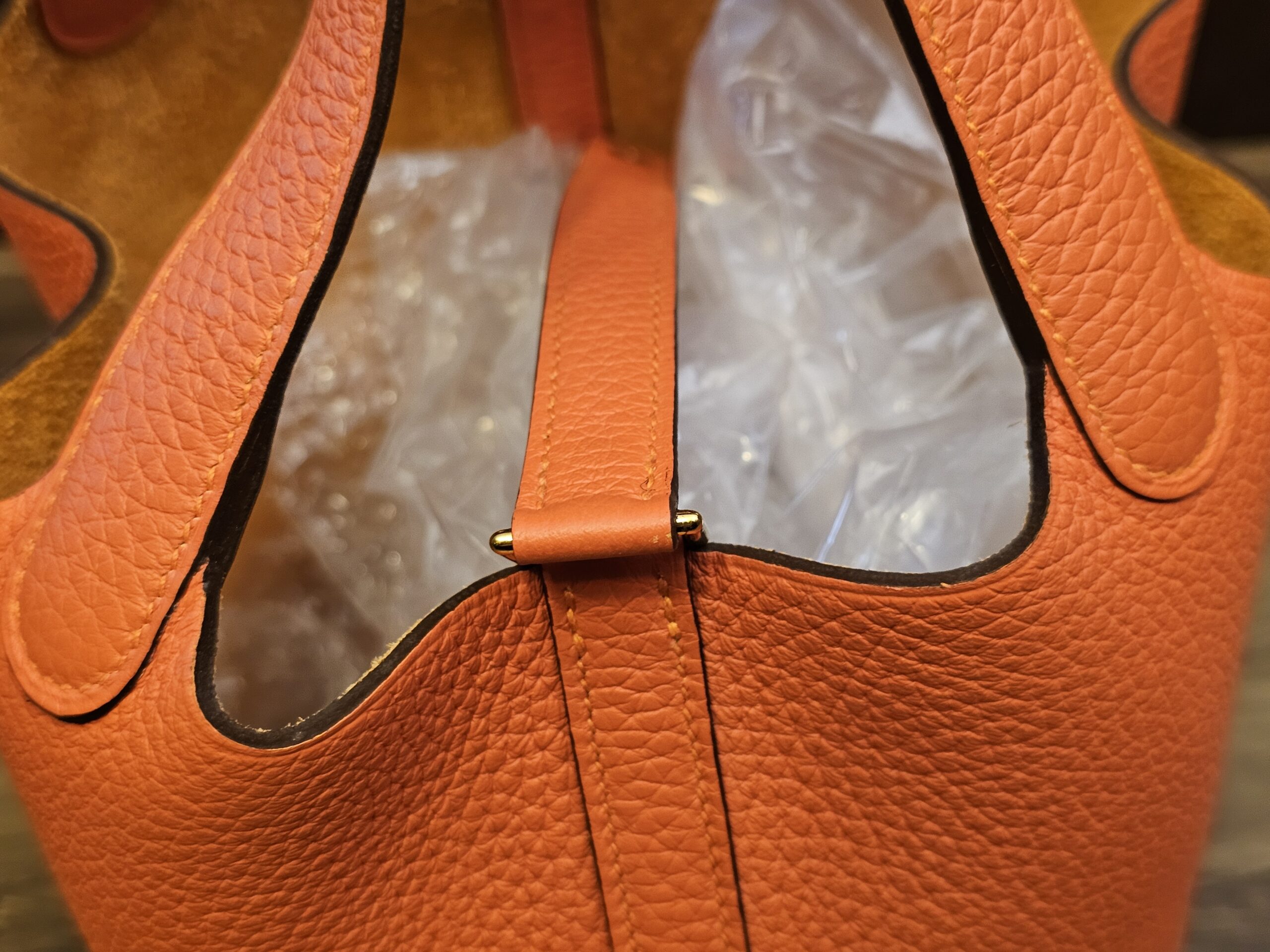 Closure strap across the open top