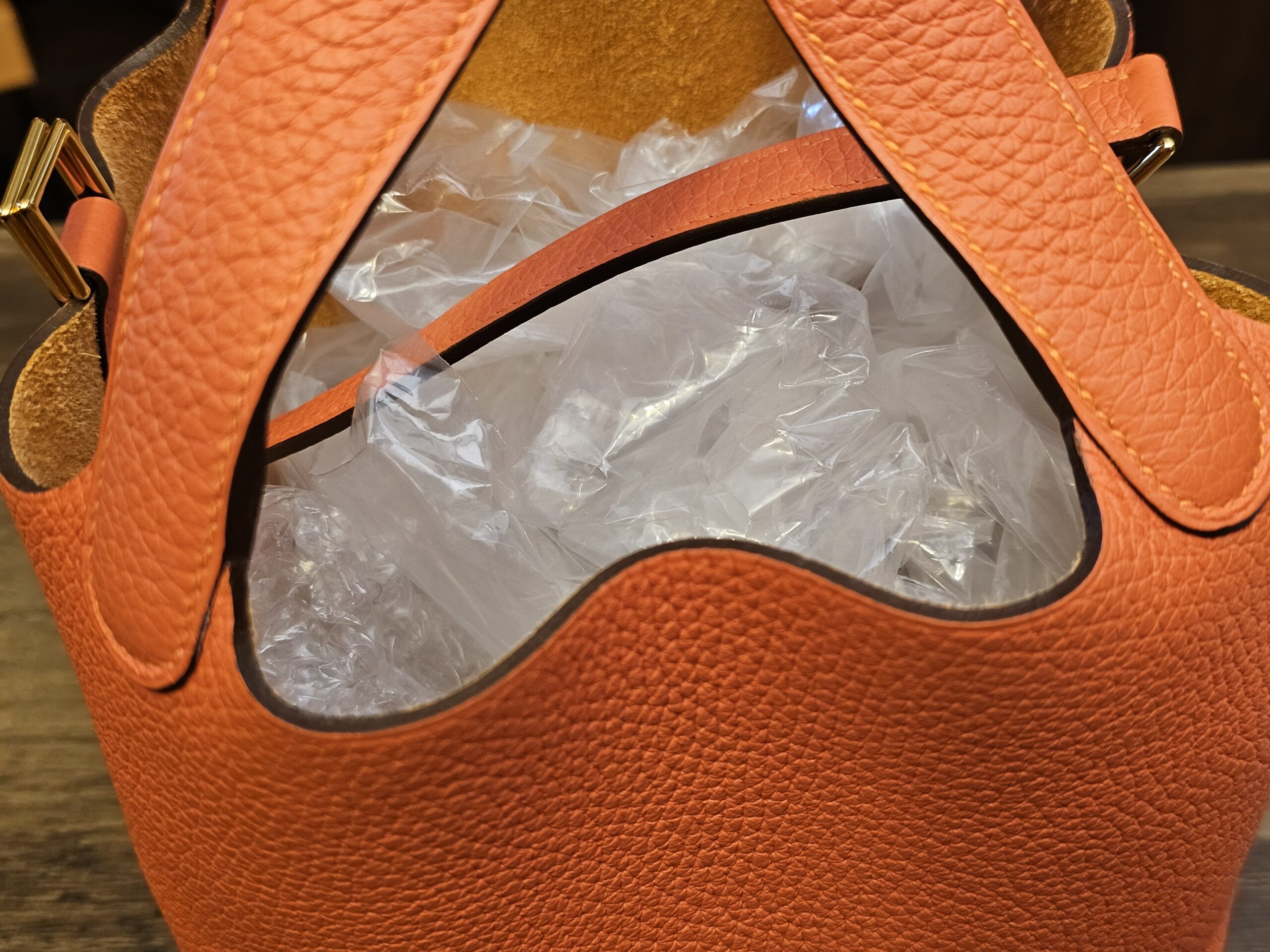 Handle attachment and suede lining from above