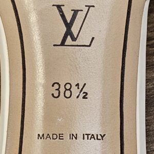 Leather sole stamped with the LV logo, size 38.5 and Made in Italy