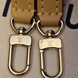 Strap clasps engraved with the LV logo