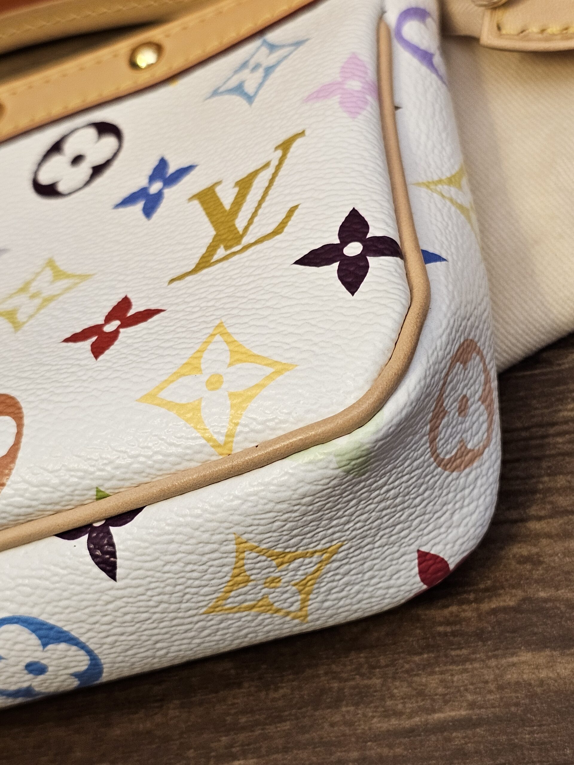 Close up of the Multicolor print near the top edge