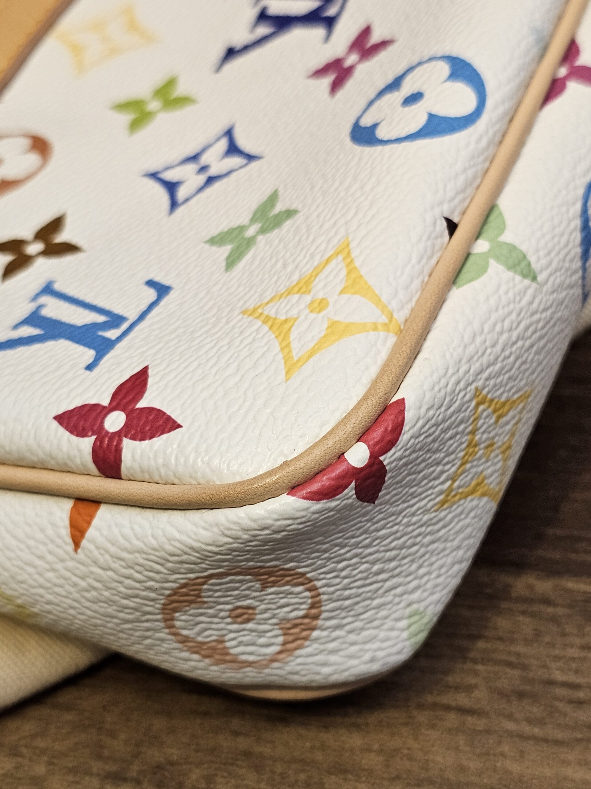 Lower corner of the canvas and leather piping